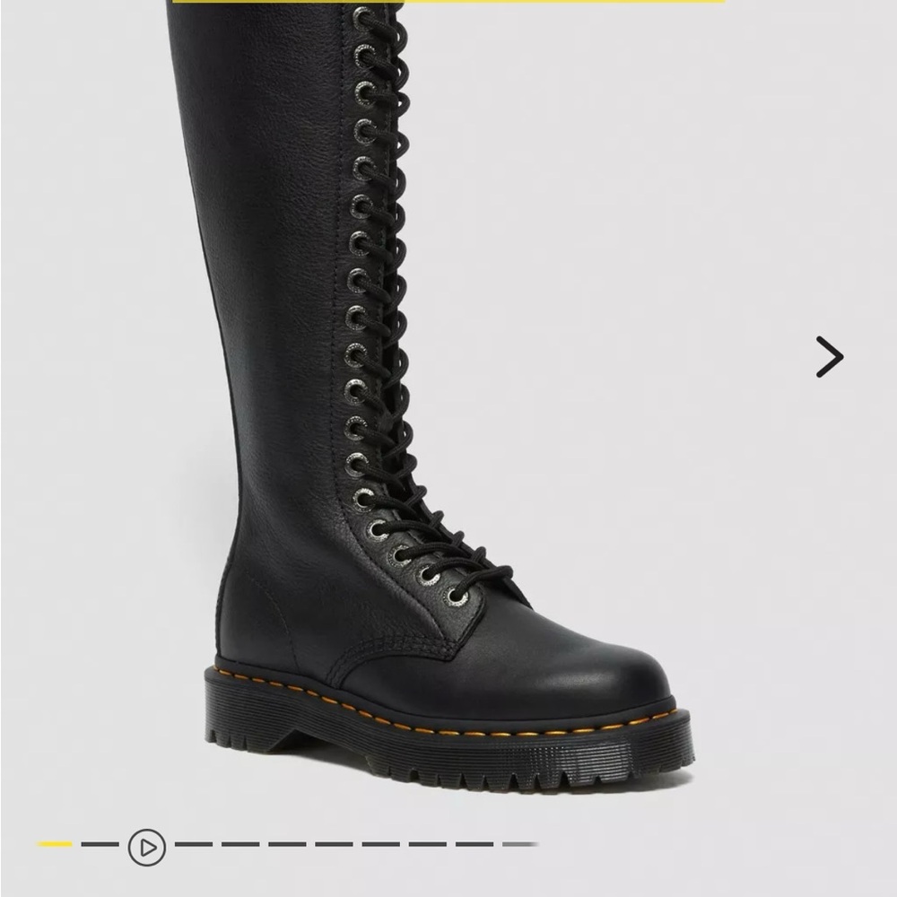 Dr. Martens Brand new Black Lace-Up Boots US7